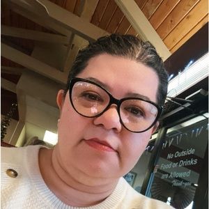 Meet your Posher, Gloria